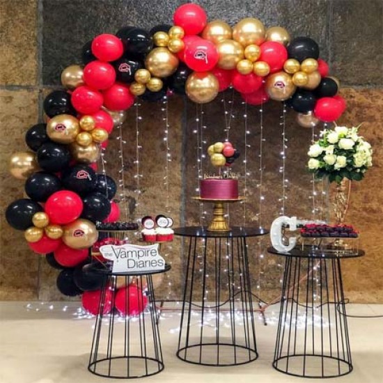 Attractive Golden Black Décor