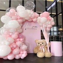 Elegant White Balloon Décor